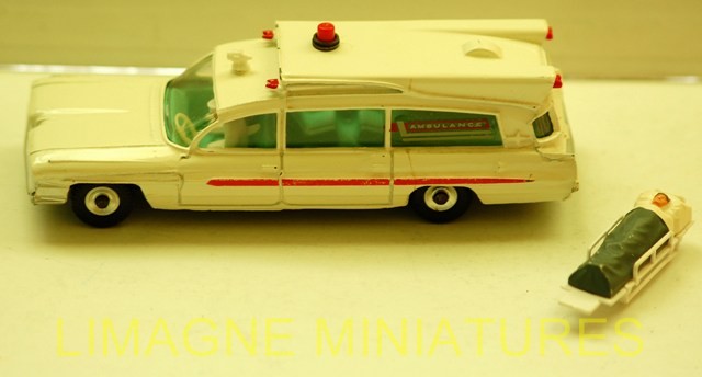 ミニカー Dinky Toys Superior Criterion Ambulance DSC_8325_d205f5fd-53d2-445d-